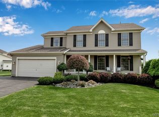 27 Cedarbrook Dr, Lancaster, NY 14086