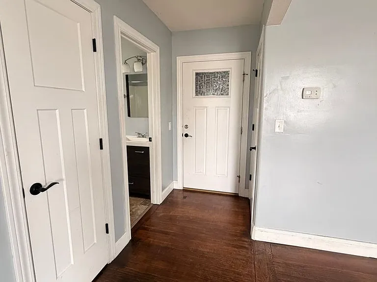 722 S Spring St — Photo 4