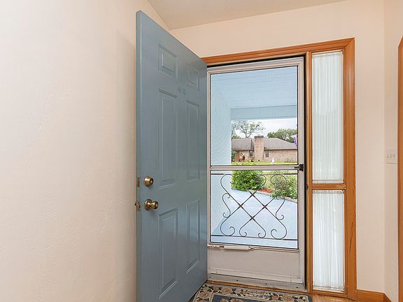 3rd image of 6003 Pelham Dr