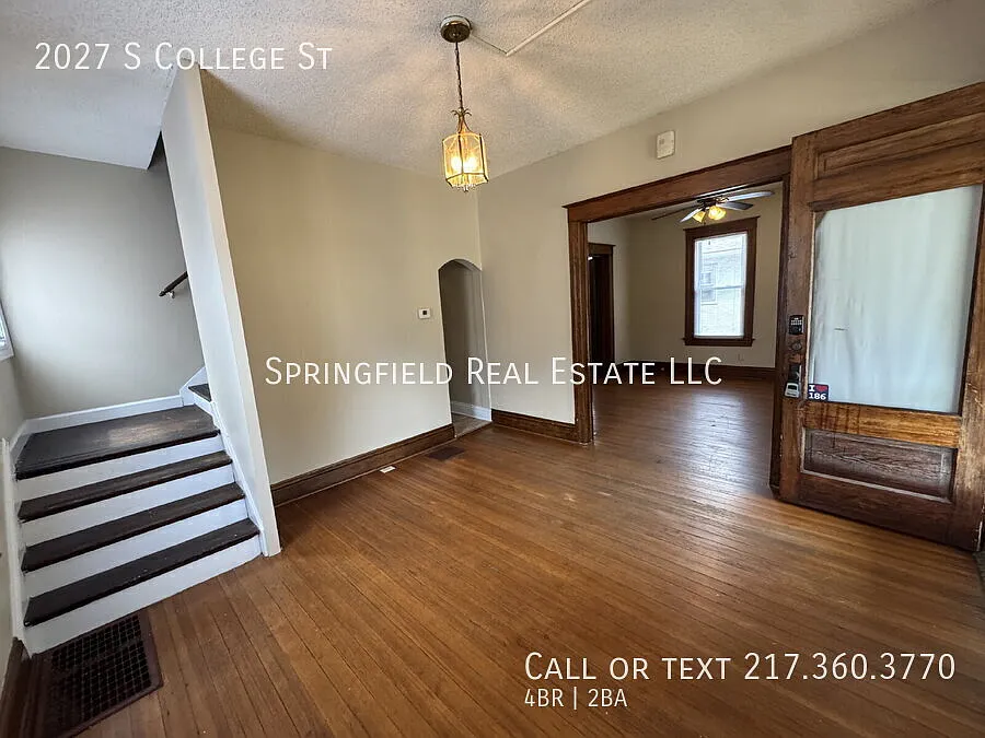 Old Time Rock & Roll 4 Bedroom Home with Classic Character — Photo 2