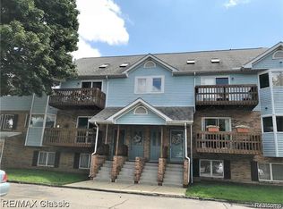 254 Pinewood Dr #67, Plymouth, MI