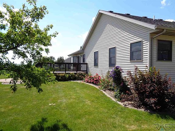 2nd image of 801 E Leslie Dr
