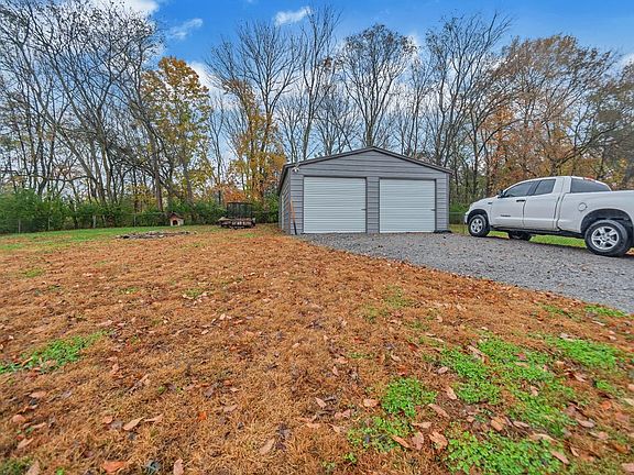 3rd image of 1553 Winding Way Cir