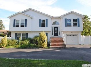 278 52nd St, Lindenhurst, NY 11757