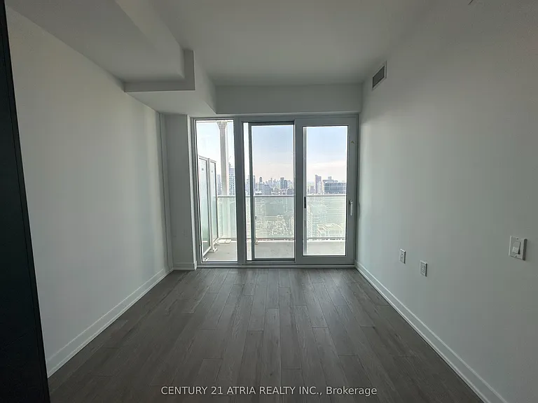88 Queen St E #5615 — Photo 8