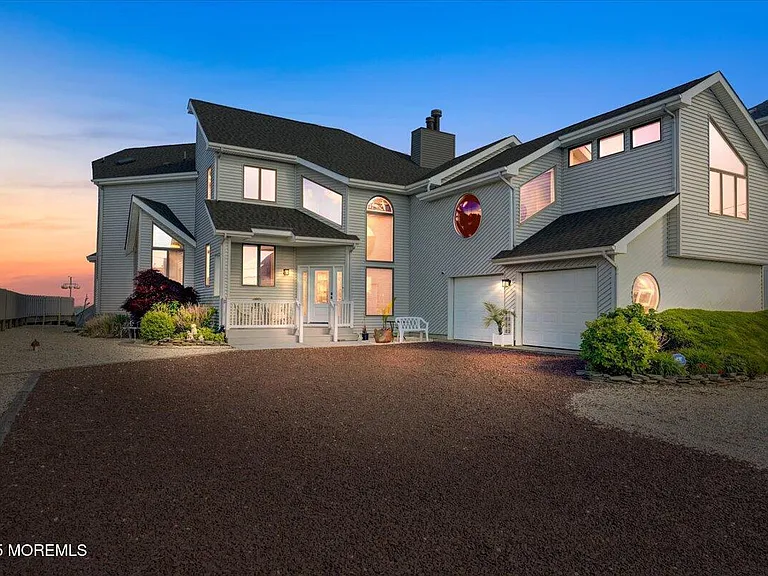 1207 Capstan Dr — Photo 2