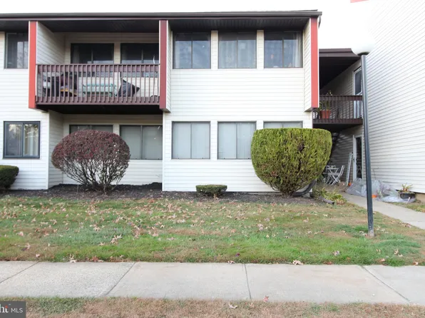 F 10 Avon Dr, Hightstown, NJ 08520