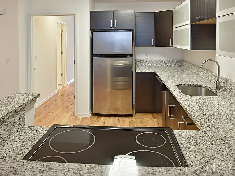 102 Lansdale Ave #V — Photo 4