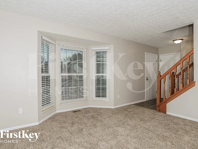 2561 Windflower Rd E — Photo 3