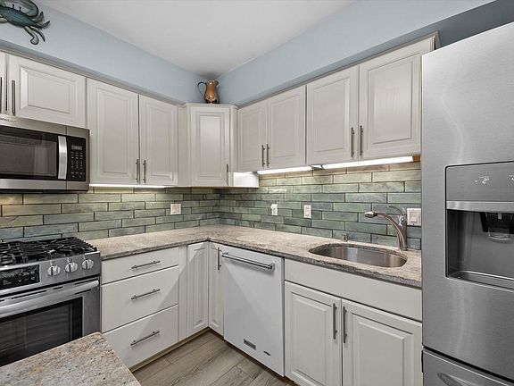 4th image of 3109 Madison STREET