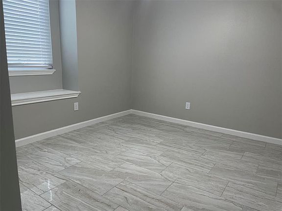 5th image of 2002 Highcrest Dr