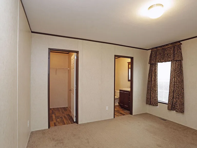Camelot Woods — Photo 10