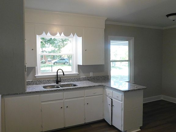 3rd image of 904 N Audubon Avenue