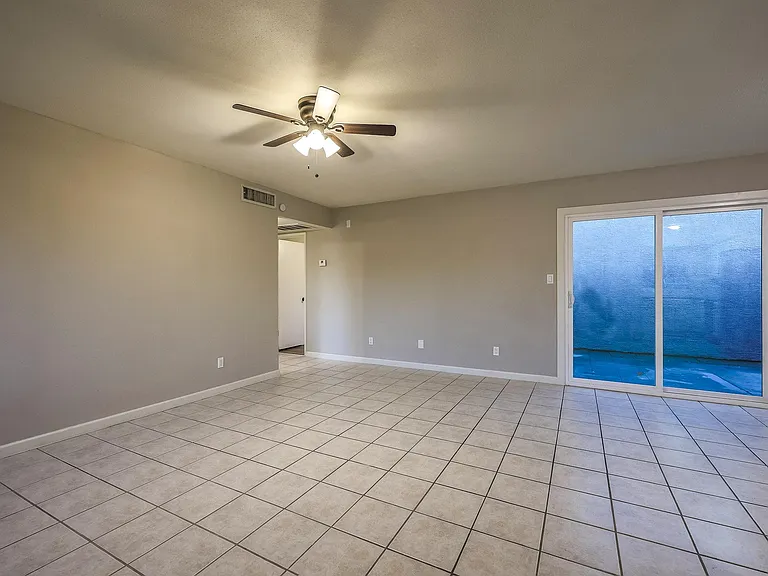 2611 E Maryland Dr — Photo 16