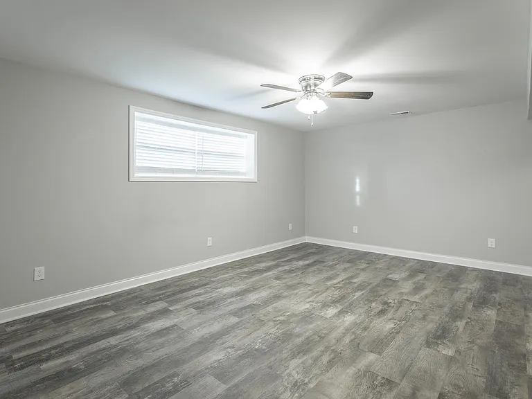 8214 Holly Crest Dr — Photo 35