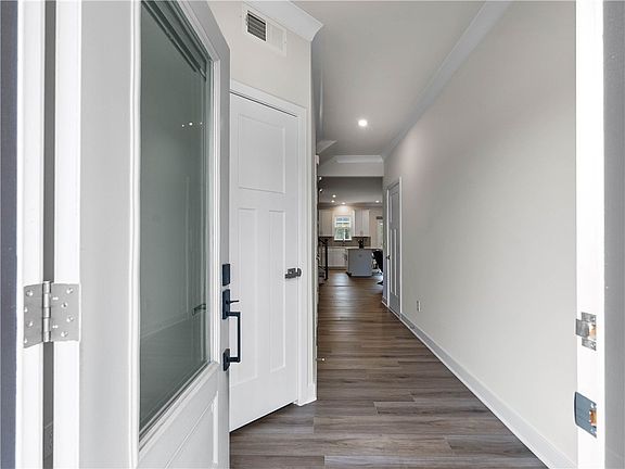 5th image of 61 Connaught Ct