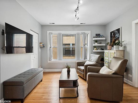4th image of 4642 N Albany Ave APT 2E
