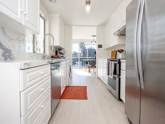 4th image of 1105 Shelter Bay Ave