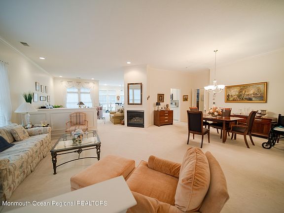 4th image of 13 Goldensprings Drive