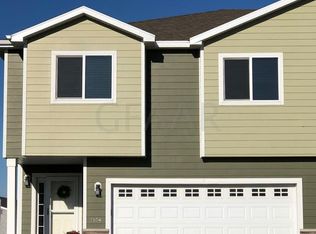 1164 Lindsey Ln, Grand Forks, ND 58201
