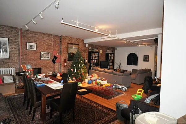 Rented by City Apt Group LLC | media 16