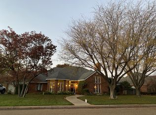 302 Mesa Cir, Plainview, TX 79072