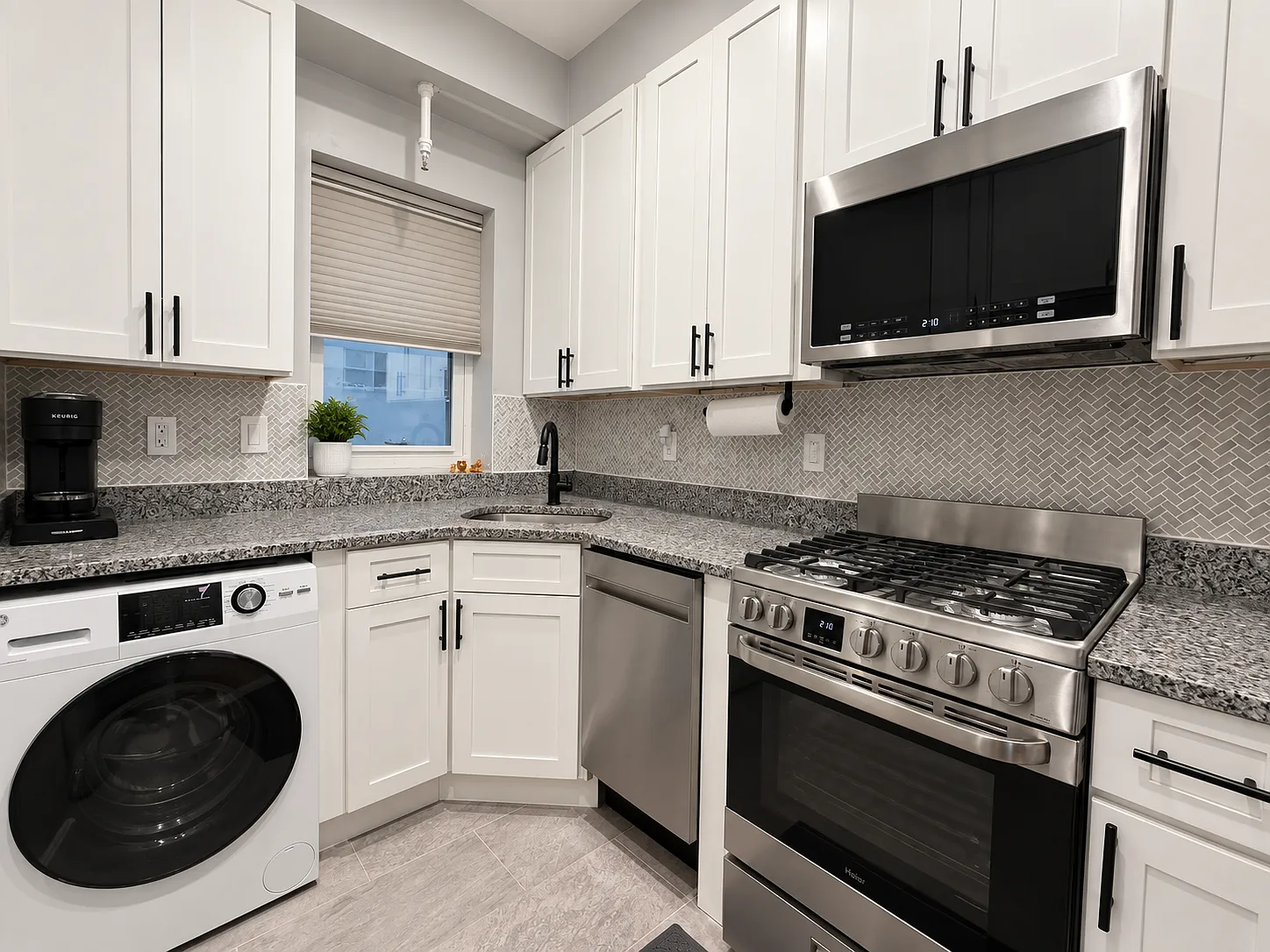 2 bed, 700 sqft, $3,500 — Photo 1