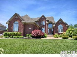 13697 Burning Tree Ln, Plymouth, MI 48170