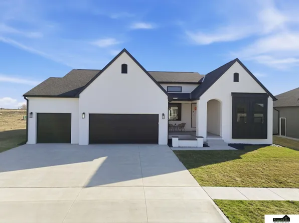 8811 Dragonfly Ln, Lincoln, NE 68526