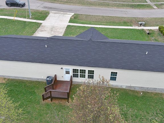 4th image of 540 University Dr