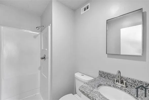 620 Celey St — Photo 5