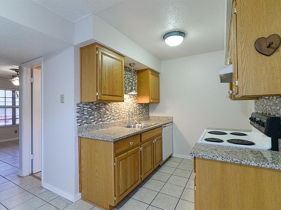 5th image of 2732 Patricia Ln