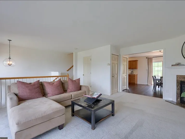 637 Royal View Dr — Photo 4