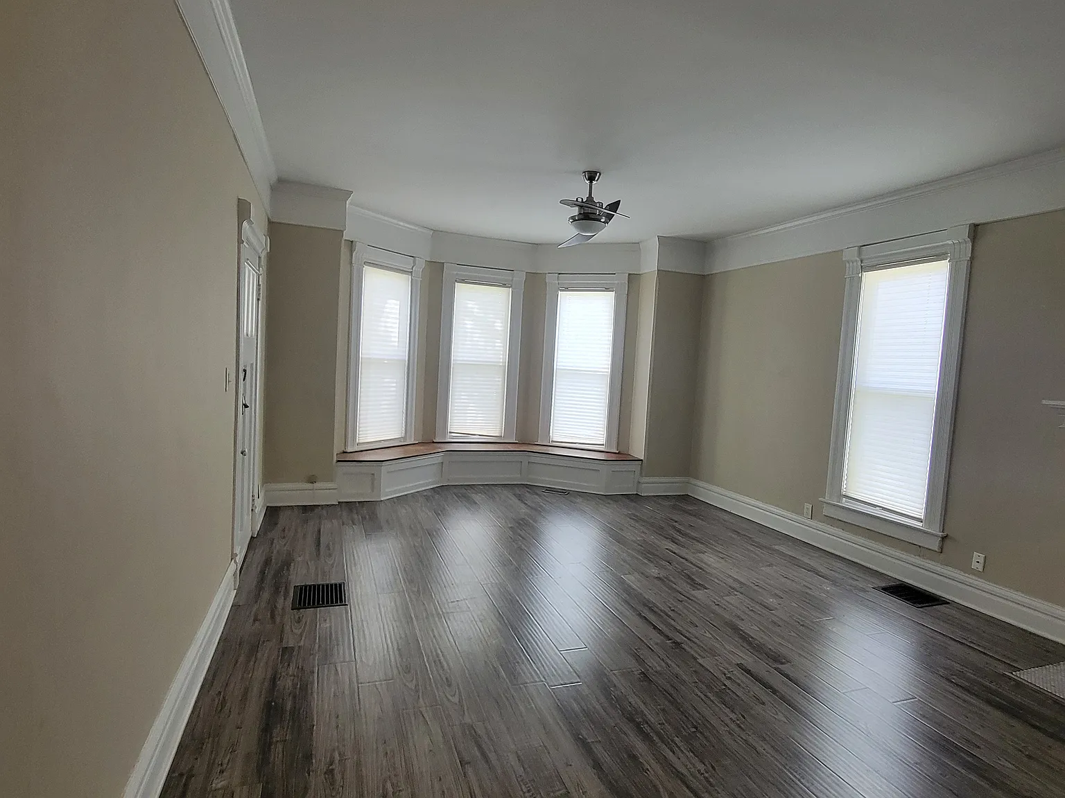 600 W Broadway — Photo 1