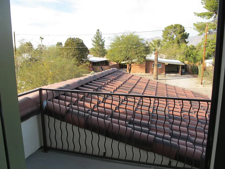 2524 E Lind Rd — Photo 24