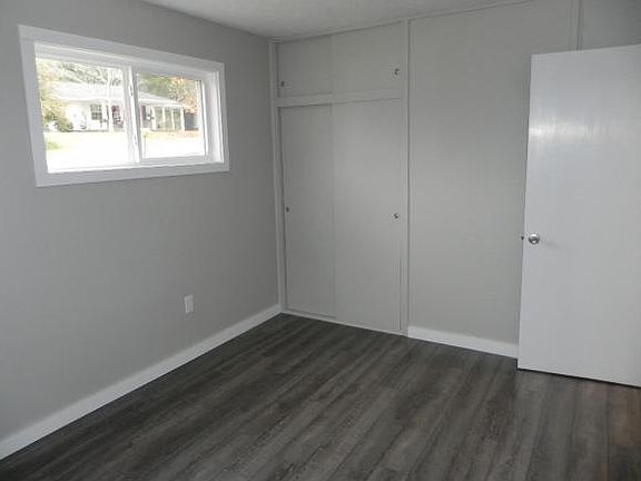 5th image of 501 Douglas Dr