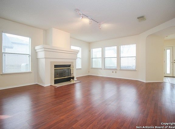 3rd image of 7947 Cortland Oak