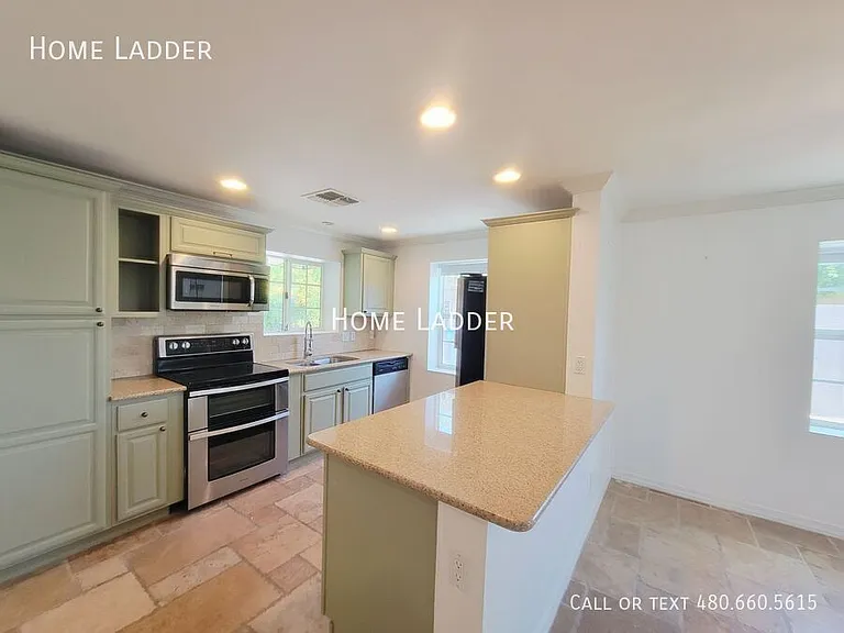 4201 N 19th St — Photo 9