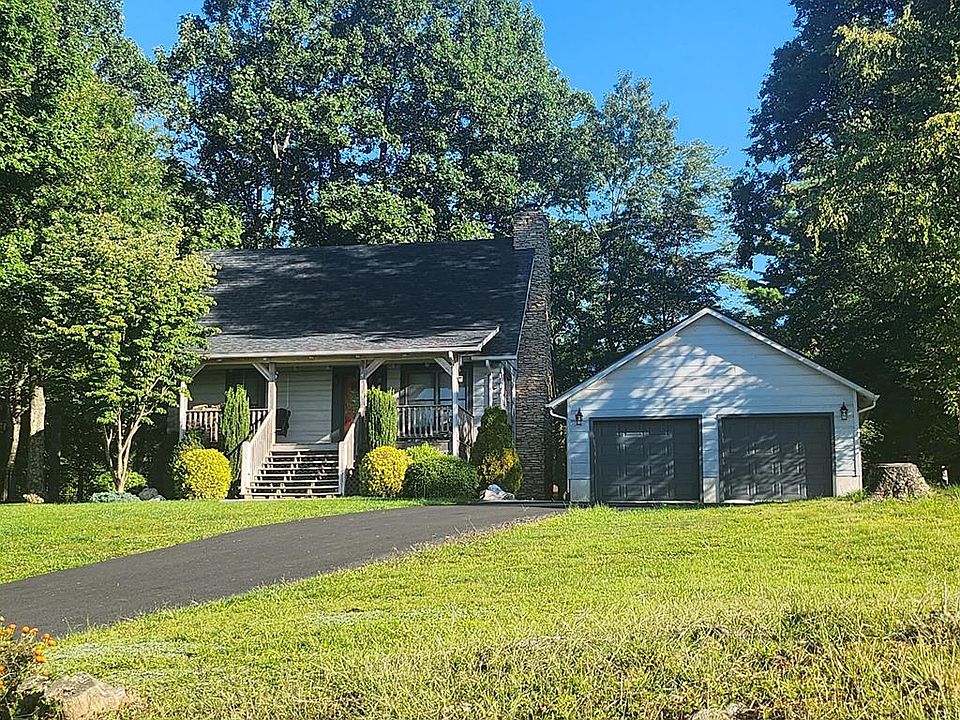 1st image of 40 Chalet Dr