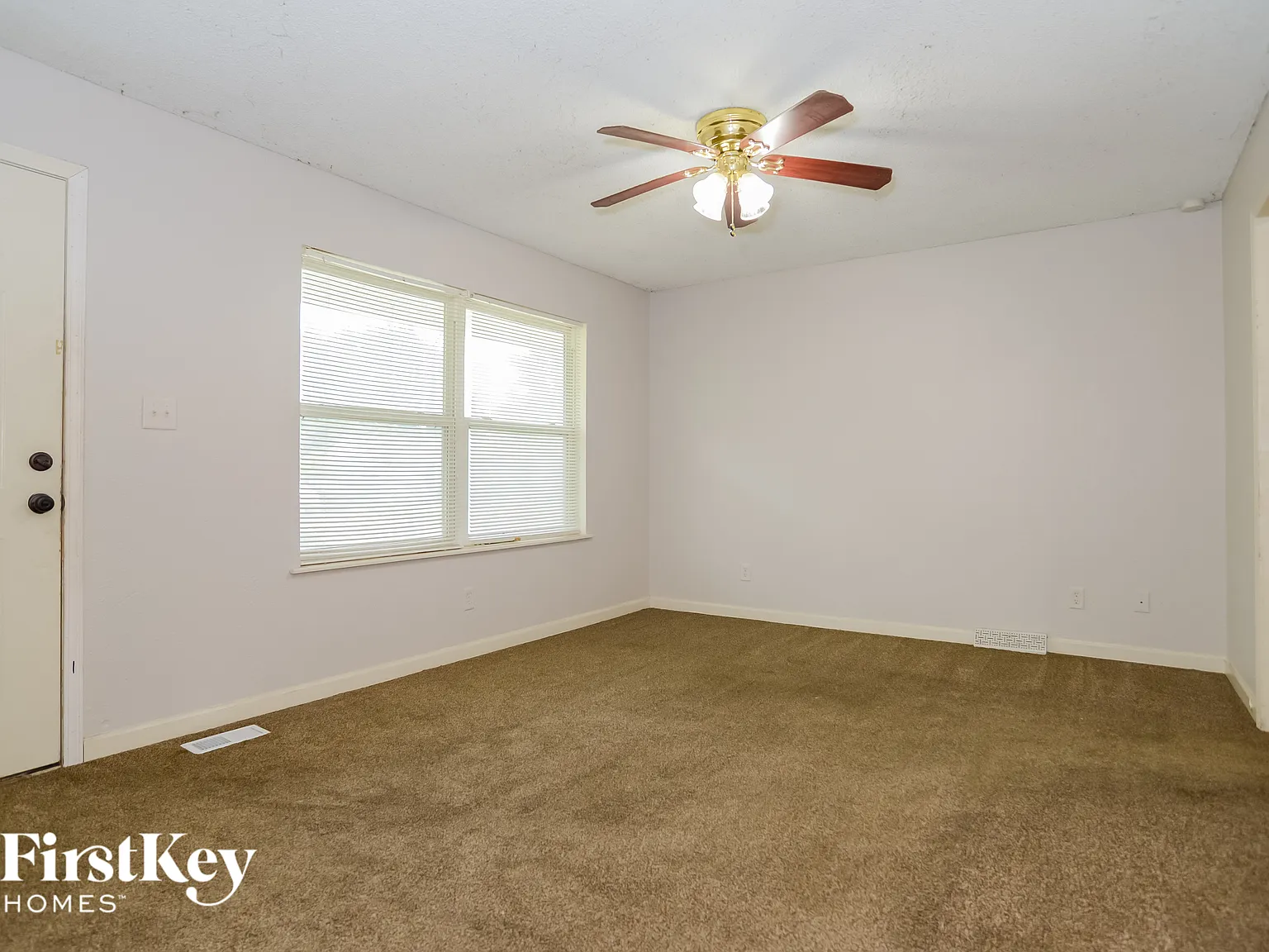 3 bed, 1.0 bath, 1008 sqft, $1,545 — Photo 4