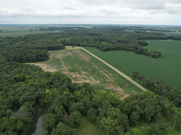 E 700 North Rd, Strasburg, IL 62465