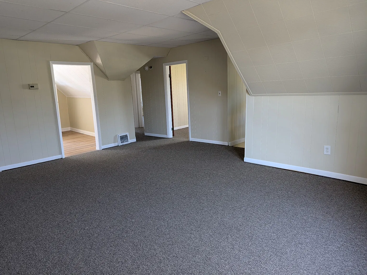 2 bed, 1000 sqft, $1,300 — Photo 3