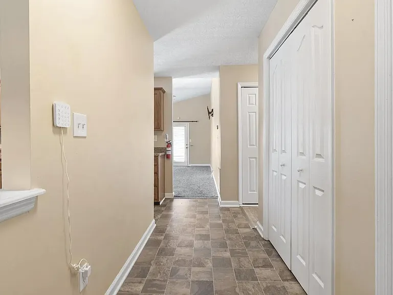 141 Clover Valley Dr — Photo 2