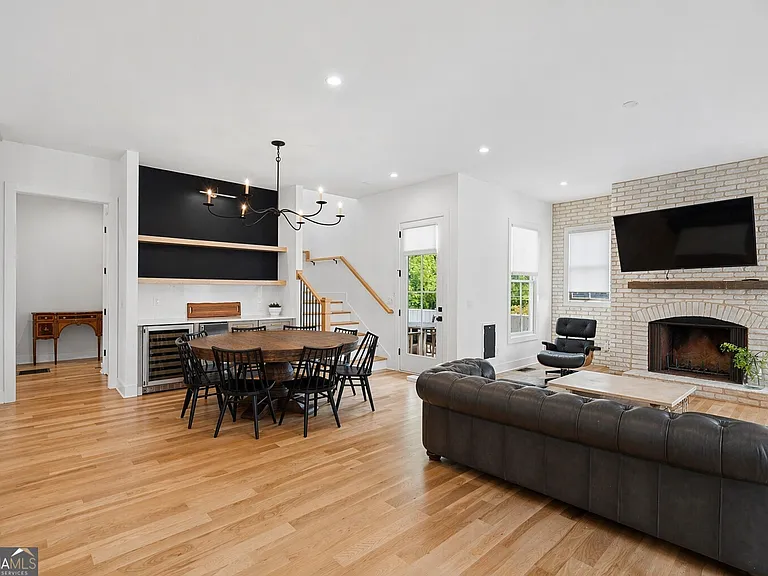 1150 Blair Ln — Photo 10