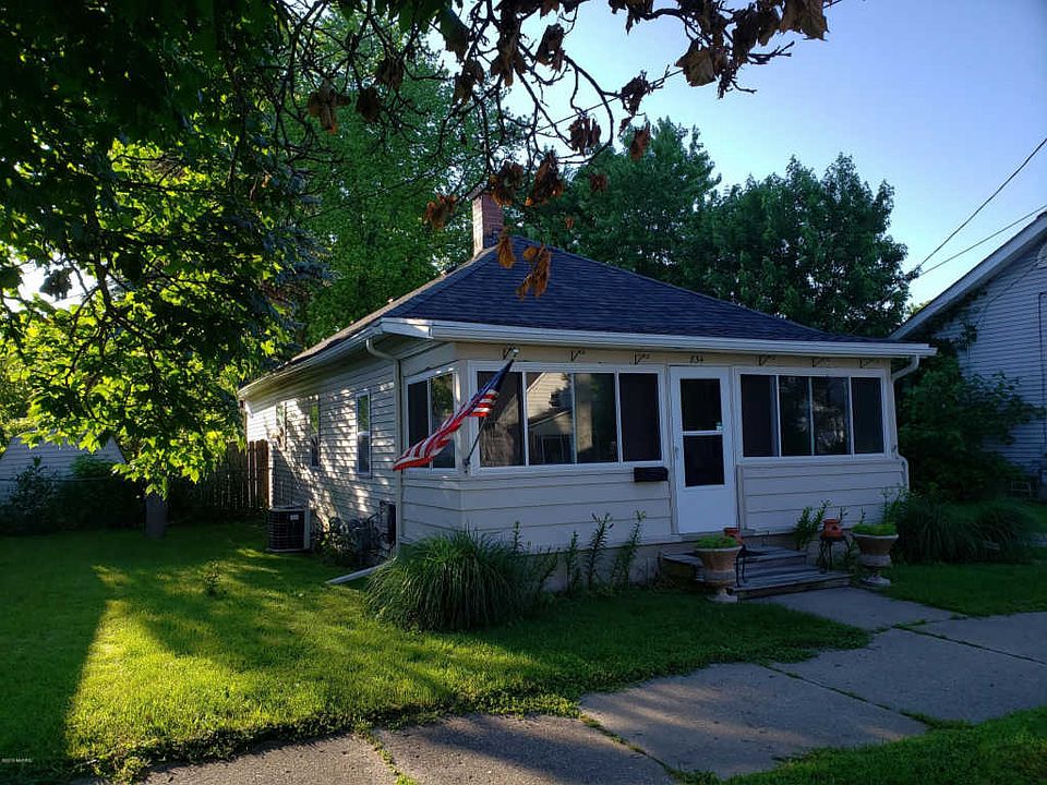1st image of 834 Lincoln Ave NW