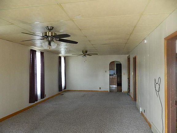 2nd image of 720 E 9th St