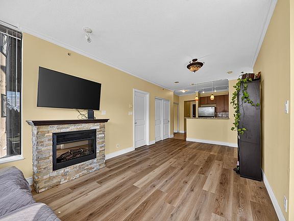 3rd image of 11 E Royal Ave #1101