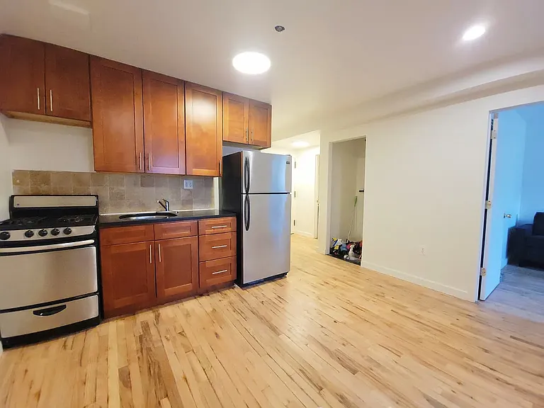 119 Hart St #2B — Photo 2