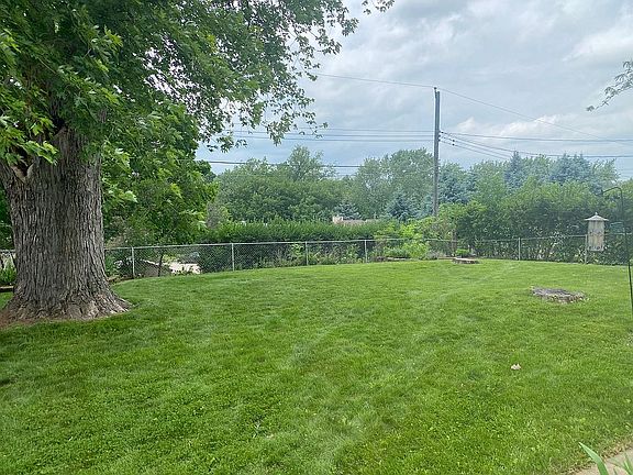 4th image of 3602 Oakwood Dr
