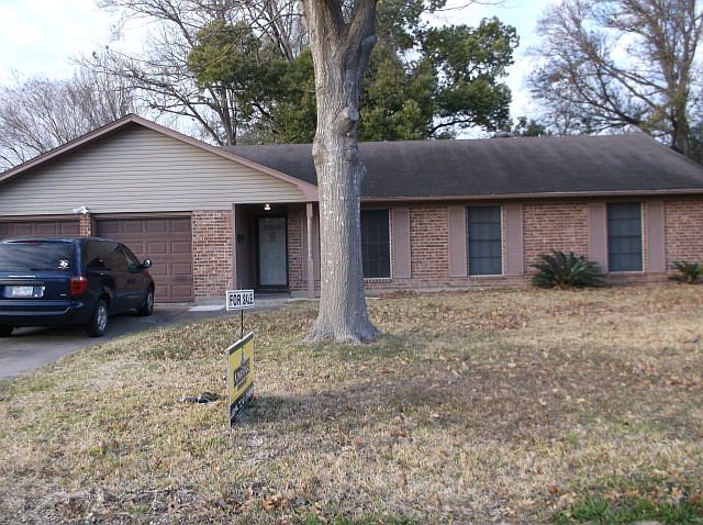 1st image of 916 Mimosa Dr